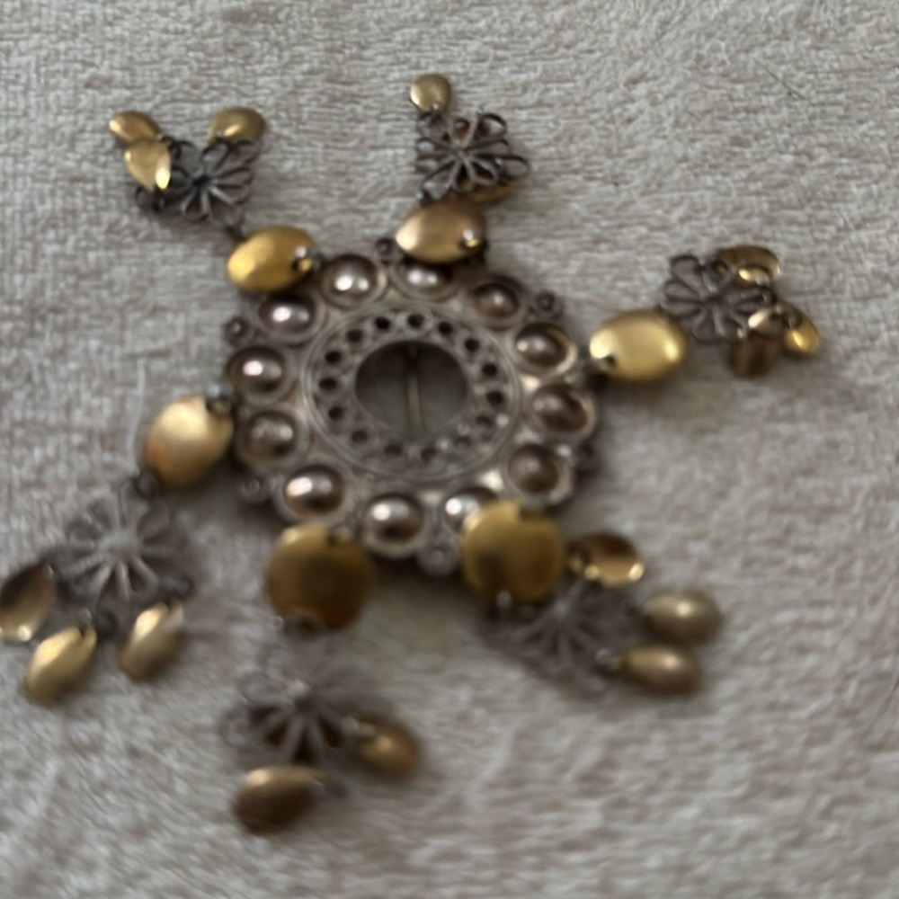 Antique. Broche